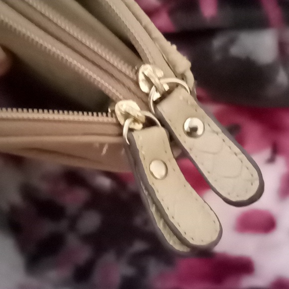 Euc Jessica Simpson tan Wallet clutch - Picture 4 of 6